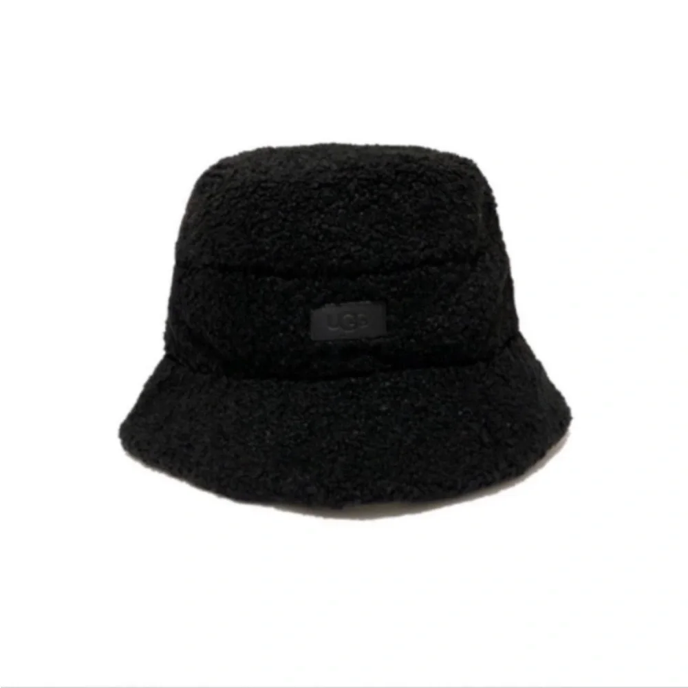 UGG Black Faux Fur Bucket Hat NWT - Picture 2 of 12